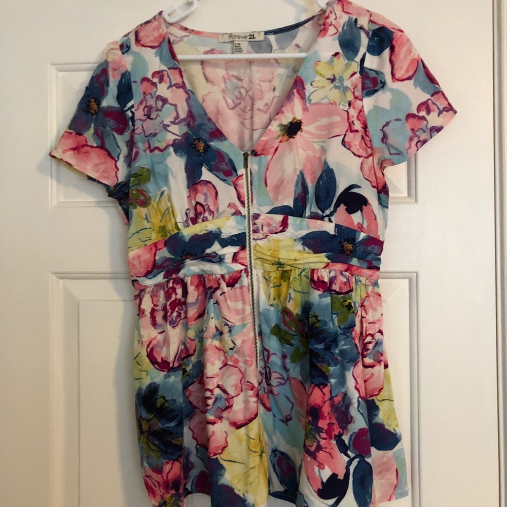 Short sleeve top